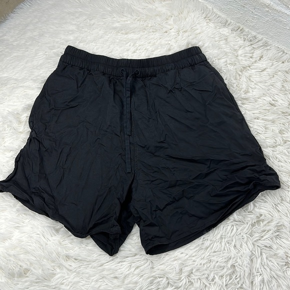 Lululemon Move Lightly Short *5.5" Black - Picture 1 of 6
